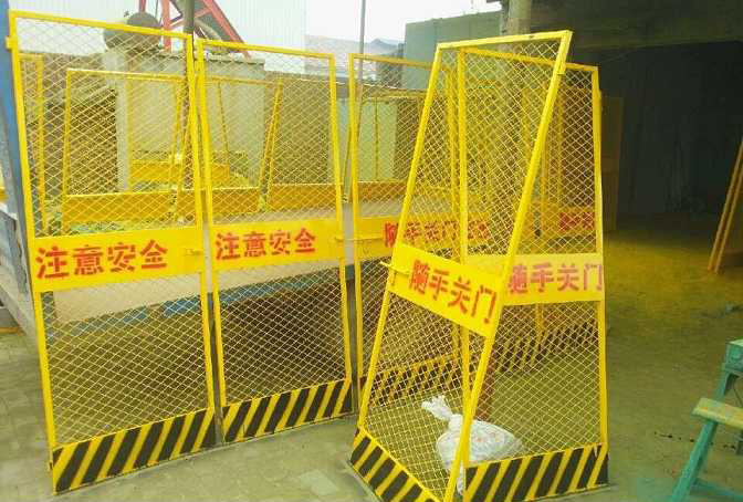 施工電梯安全門(mén)