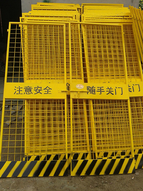 施工電梯安全門(mén)